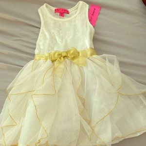 Beautiful white and gold 3T dress